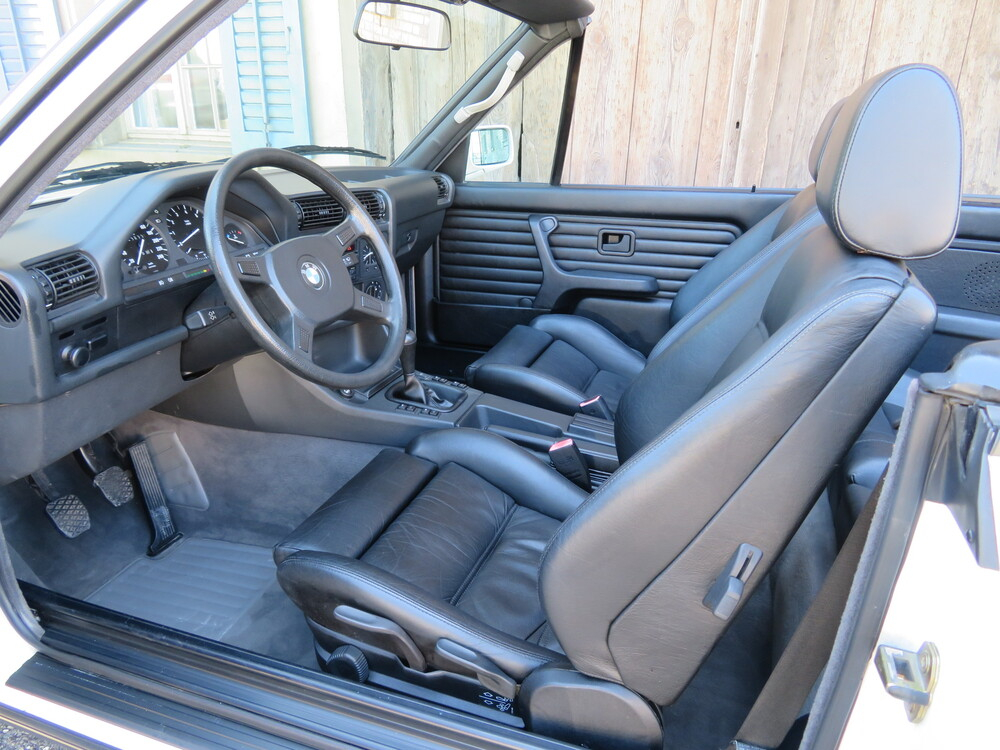 BMW 320i Cabriolet