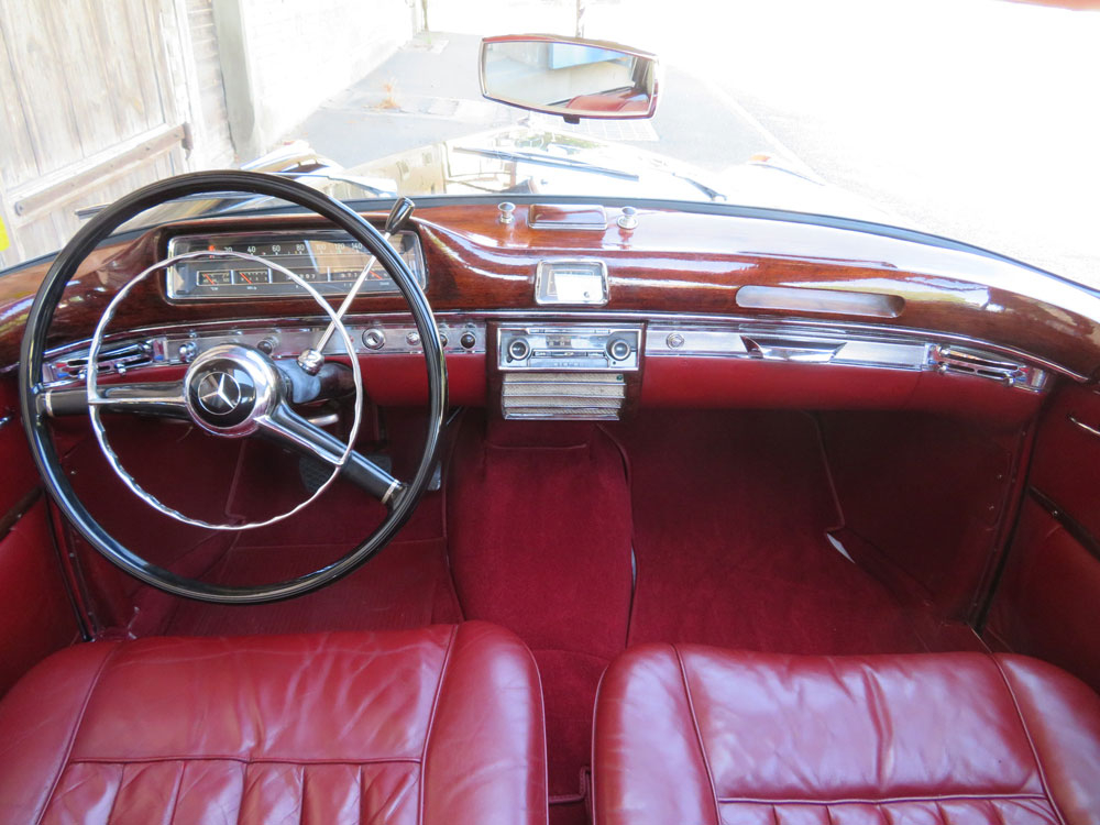 Mercedes-Benz 220 S Coupé